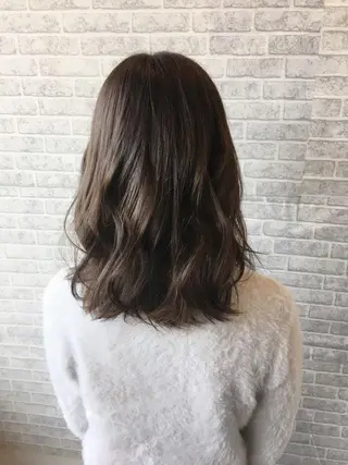 ミディアム 足立 磨咲のヘアスタイル