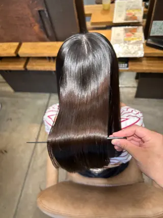 セミロング 愛敬 響のヘアスタイル