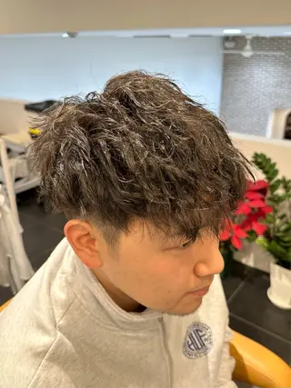 ミディアム パーマ メンズ peakshair所属・艶々になる髪質改善 𝒀𝑼𝑻𝑶のヘアスタイル