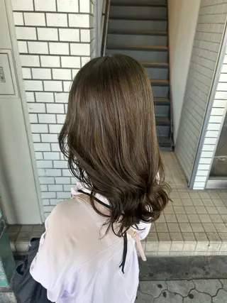 セミロング あやめ🪽 オリーブ/ハイトーンのヘアスタイル