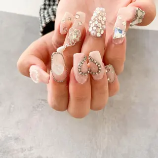 ネイル ゴテゴテ💙ワンホン リオナのネイルデザイン