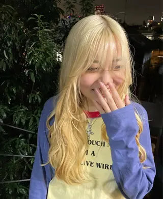 セミロング カラー レイヤーカット/ハイ トーンカラー/きらのヘアスタイル