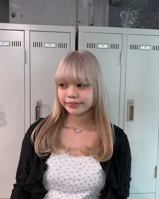 セミロング カラー ハイトーンブロンド 横浜💞ミオのヘアスタイル