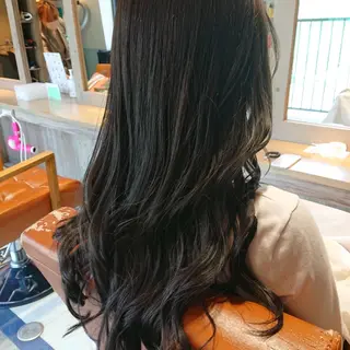 ロング alushe 岡 陽子のヘアスタイル