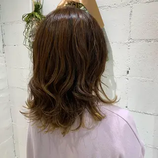 ミディアム ayano ．のヘアスタイル