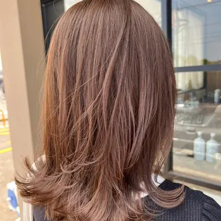 ミディアム カラー 岸下 理緒のヘアスタイル