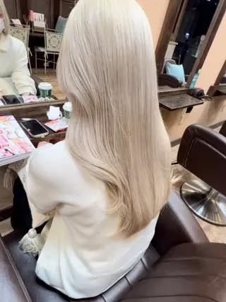 ロング かのブリーチカラー 🎧⛓️🩶のヘアスタイル