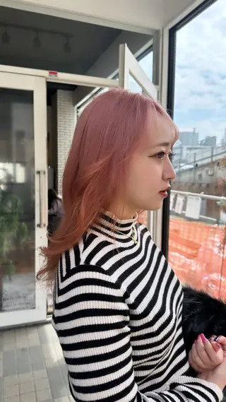 セミロング まみ/暖色カラー /デザインカラーのヘアスタイル