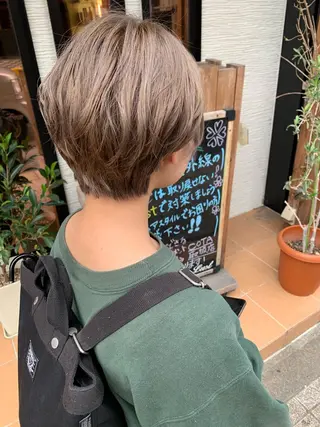 ショート カラー yoshi （髙橋）のヘアスタイル