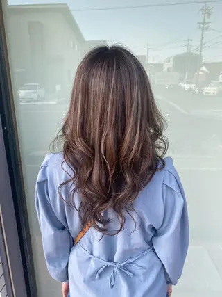 セミロング 権 燦易のヘアスタイル