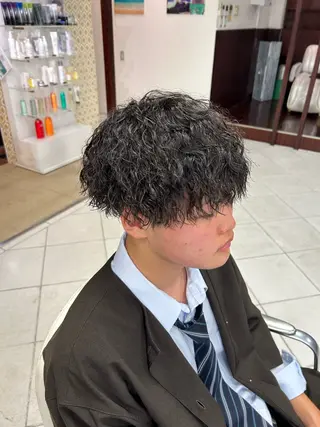 パーマ メンズ サロンド エフ真壁店所属・縮毛矯正特化美容師 酸性ストレート細谷のヘアスタイル