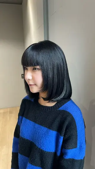 ミディアム 𝐚𝐨𝐢/カット モデルのヘアスタイル