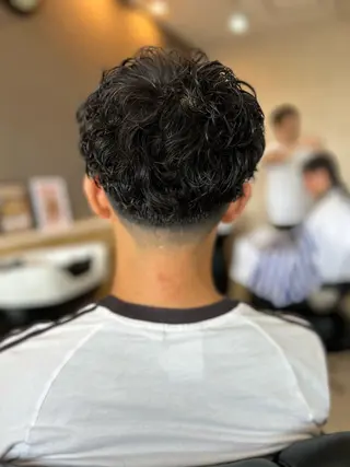 パーマ メンズ THEBARBER TEN所属・伊禮 海凪のヘアスタイル