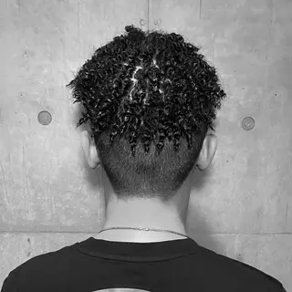 ミディアム パーマ メンズ Repos by moi所属・RINA/特殊ヘア/ 高発色ワンカラーのヘアスタイル