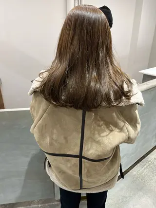 セミロング カラー 伊藤　由季 603号室のヘアスタイル