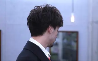 ショート パーマ メンズ 松岡 俊輔のヘアスタイル