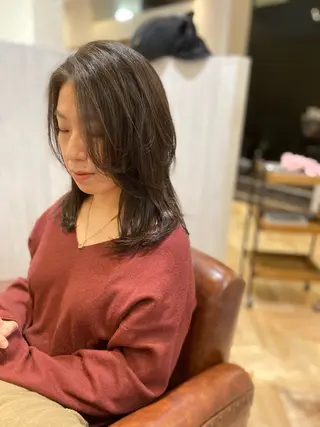 ミディアム 齋藤 優のヘアスタイル