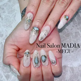 ネイル MADIA藤沢所属・MADIA MEGUのネイルデザイン