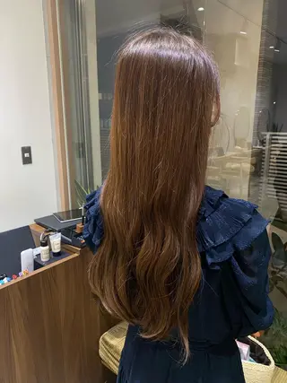 ロング fumi🪞血色感 アップ艶カラーのヘアスタイル
