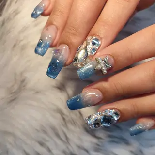 ネイル RUNWAY 　　の眉毛・アイブロウイメージ