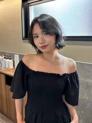 ショート カラー 渡 汐音のヘアスタイル