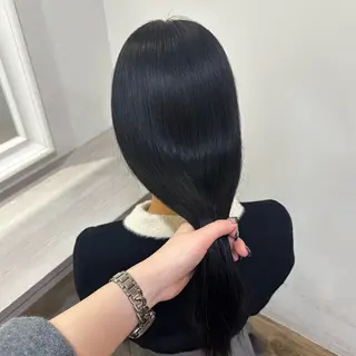 ロング シオン/艶髪/ グレージュカラーのヘアスタイル