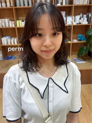 ミディアム パーマ 大橋 芽衣のヘアスタイル
