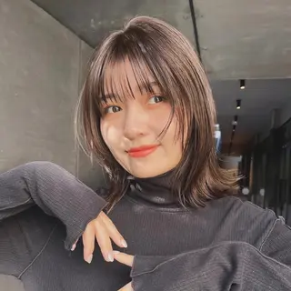 ミディアム カラー 阿久津真衣 似合わせカットのヘアスタイル