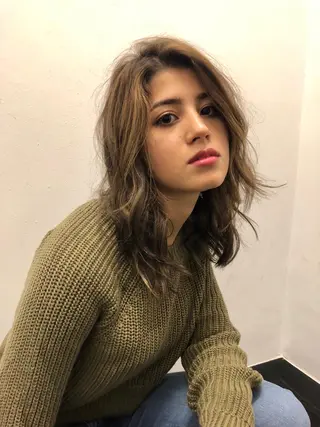 セミロング salowin 原宿 aroa所属・韓国／ハッシュカット ／透明感カラー／金野のヘアスタイル