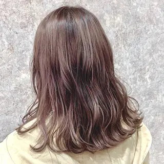 ミディアム カラー 明石遼/ベージュ / ピンクのヘアスタイル