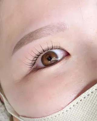 マツエク・マツパ AKI💛 すみれの眉毛・アイブロウイメージ