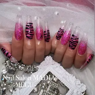 ネイル MADIA藤沢所属・MADIA MEGUのネイルデザイン