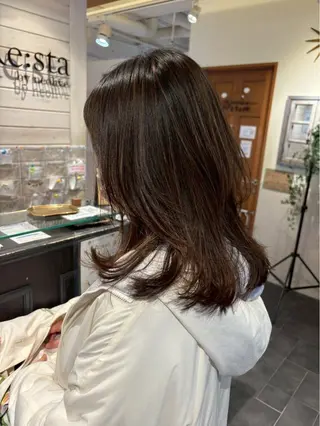 セミロング カラー 時田 羽美のヘアスタイル