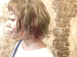 ショート カラー ブリーチ、パーマ 西部笑のヘアスタイル