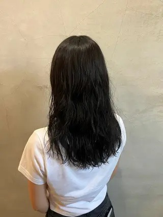 ロング パーマ 山根 桜のヘアスタイル