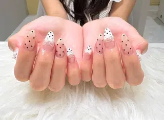 ネイル シオリ 🎀のネイルデザイン