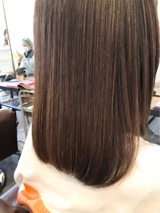 セミロング カラー 出雲 莉奈のヘアスタイル