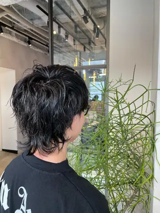 ショート パーマ メンズ 渋谷レイヤーカット/ 暖色艶カラー🩵高橋のヘアスタイル