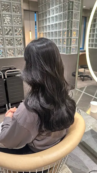 ロング カラー ヘアアレンジ Ma cherie by Lond所属・ハイトーン/ ミルクティーAikaのヘアスタイル