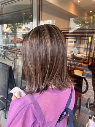 ミディアム カラー よしだ しおりのヘアスタイル