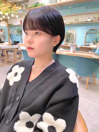 ショート カラー 小泉 葵のヘアスタイル