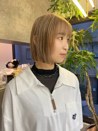 ショート udaハイトーン /ボブ/レイヤーのヘアスタイル