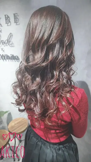 ロング カラー LUXBE GALLERY なんば駅前店所属・ラックスビーギャラリ ー AKICOのヘアスタイル