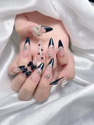 ネイル LEELA NAIL STUDIO所属・LEELA NAIL STUDIOのネイルデザイン