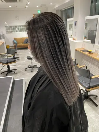 セミロング ヨシミ カズヤのヘアスタイル