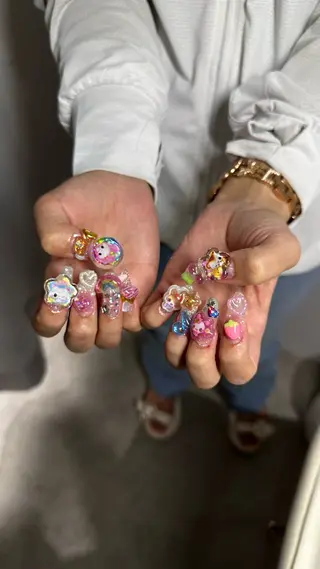 ネイル しおん⚝⋆／ネイル／ カラー／マツエクのネイルデザイン
