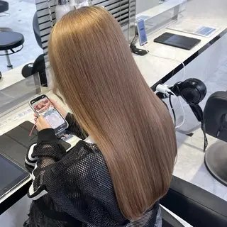 セミロング 🍒透明感カラー🌨 🥕ハイトーンカラーのヘアスタイル
