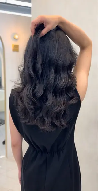 ロング パーマ ARMONY OMOTESANDO所属・本田秀幸 コテ巻き風パーマのヘアスタイル