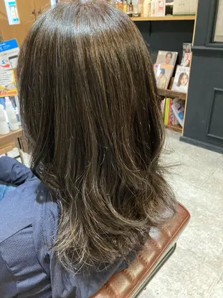 セミロング カラー ヘアアレンジ 山﨑 まなかのヘアスタイル