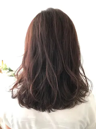 ミディアム カラー いけだ　ひかり ハイライトくびれヘアのヘアスタイル